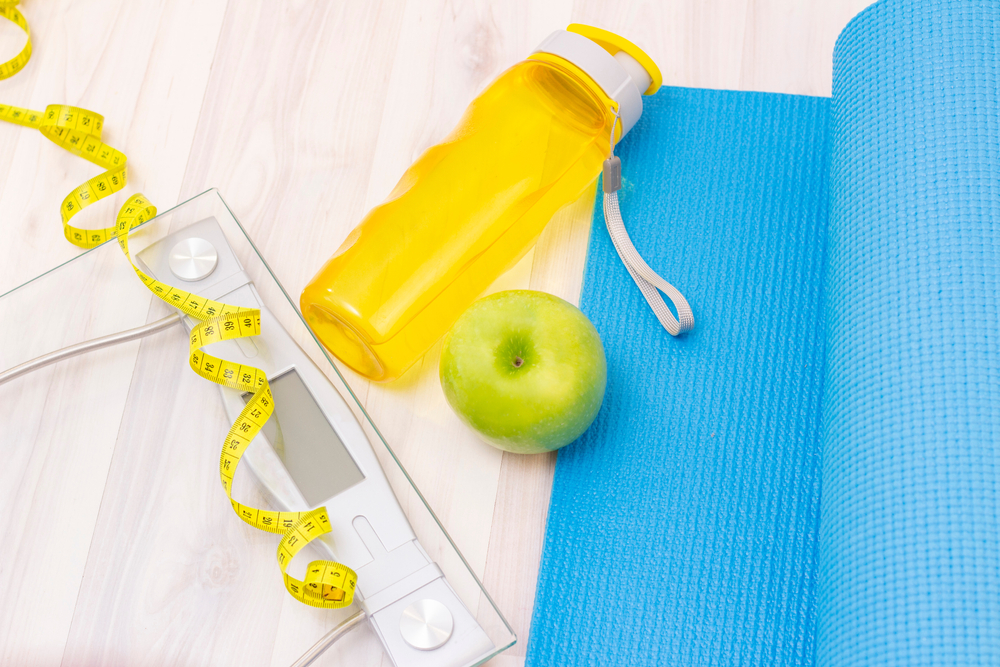 scale with water and apple to promote weight loss